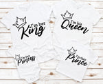 Lade das Bild in den Galerie-Viewer, Passende Familien outfits, Familien Shirt, king queen prince Princess Passende T-Shirts, Familien Outfits, Familienoutfit personalisiert
